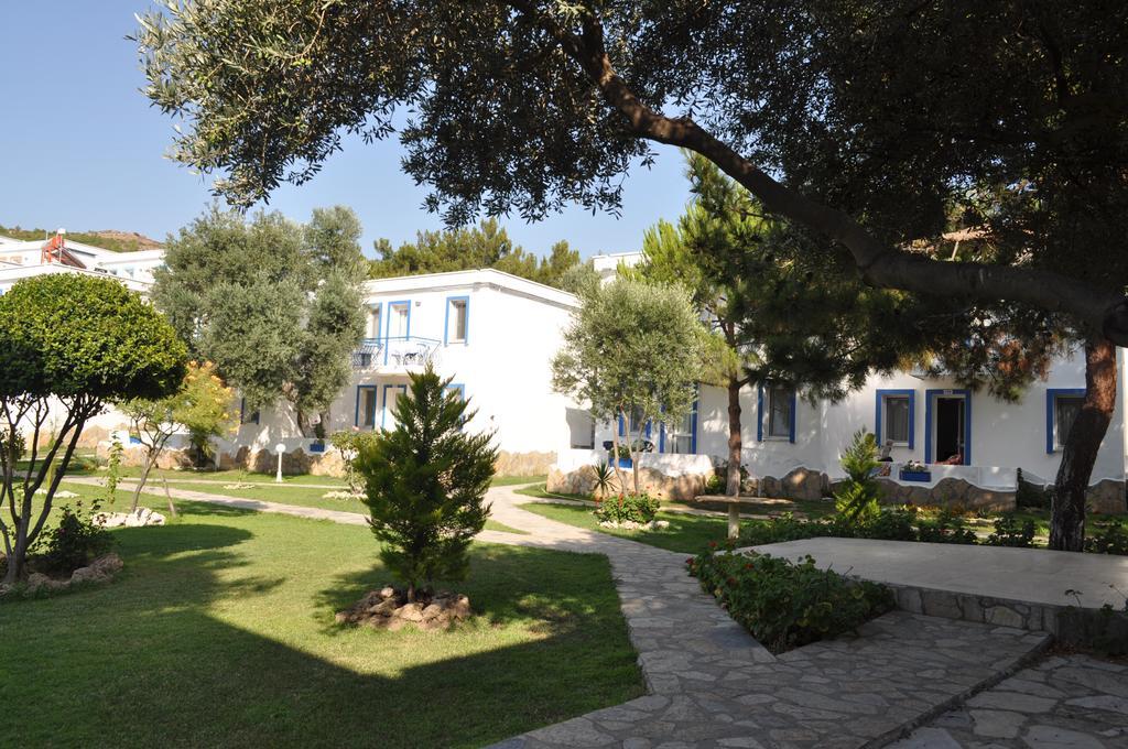 Club Mackerel Holiday Village Foça Exterior foto